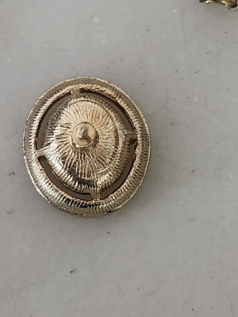 Vtg Art Deco Gold-Tone Tie Tack with Iridescent Purple-Pink Stone
